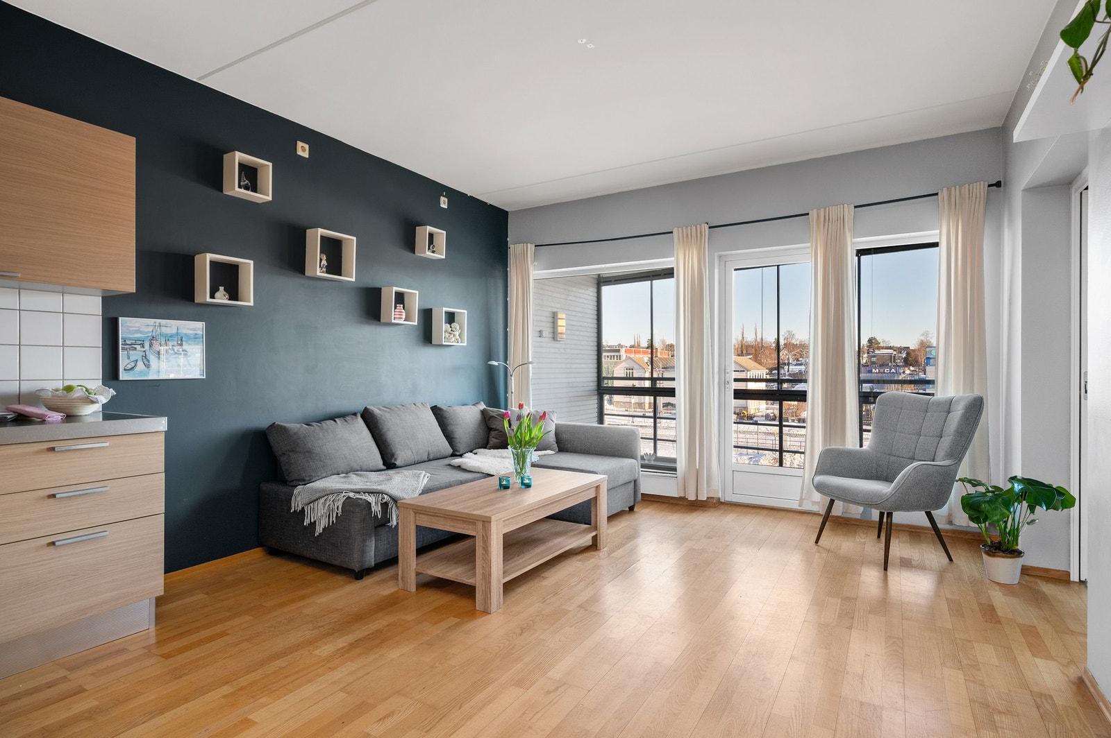 Velkommen til Søbstadvegen 1 D og denne flotte, sentrale 3-roms leiligheten midt i Heimdal sentrum. Galleribilde