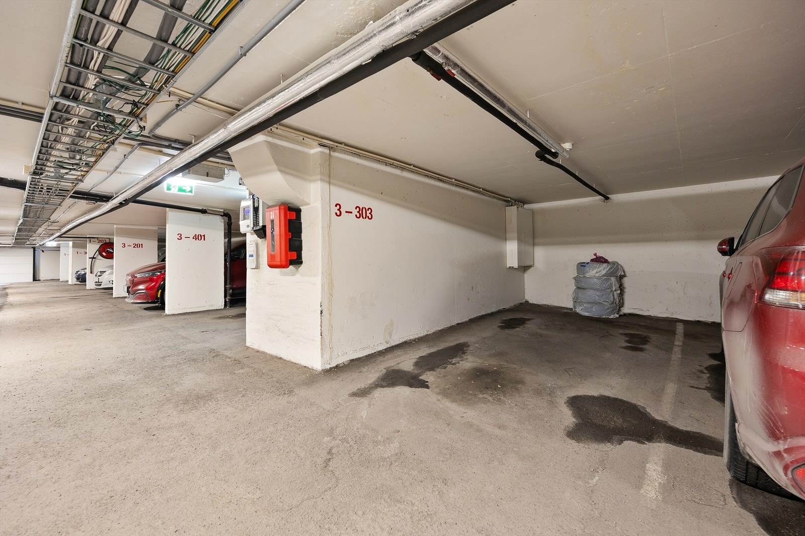 Det medfølger garasjeplass i felles garasjeanlegg. Tilsvarende plass. Galleribilde