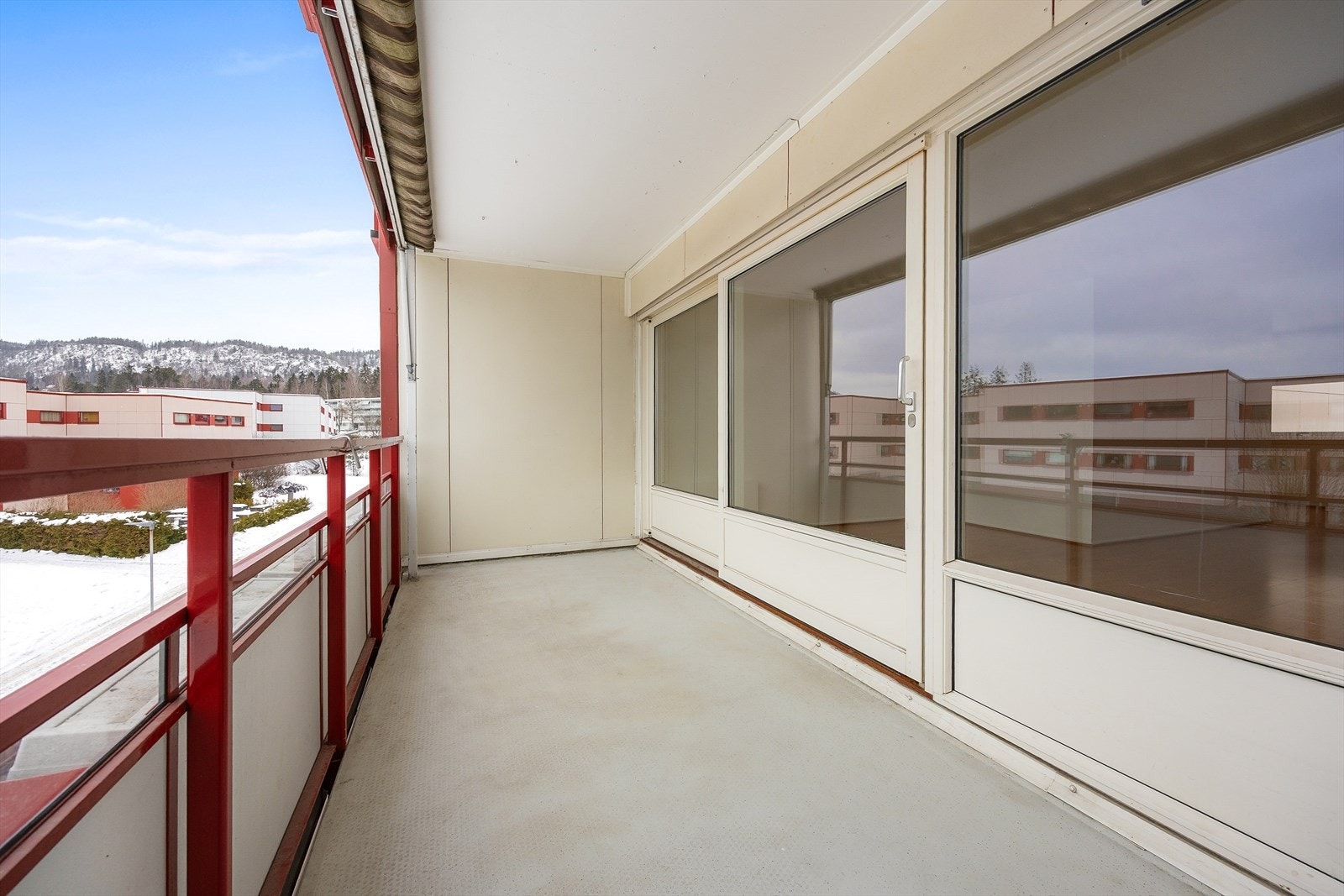 Her er det god plass til å møblere med utemøbler og grill. Galleribilde