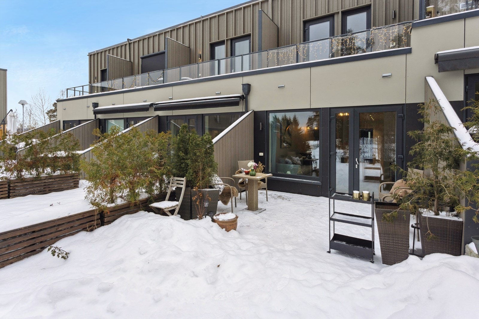 Boligen har to hyggelige uteplasser med gode solforhold. Galleribilde