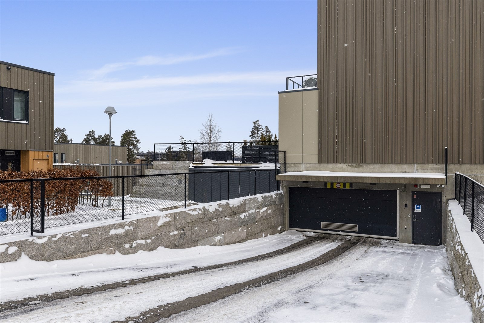 Bruksrett til garasjeplass i felles lukket garasjeanlegg, med mulighet for å montere lader. Galleribilde
