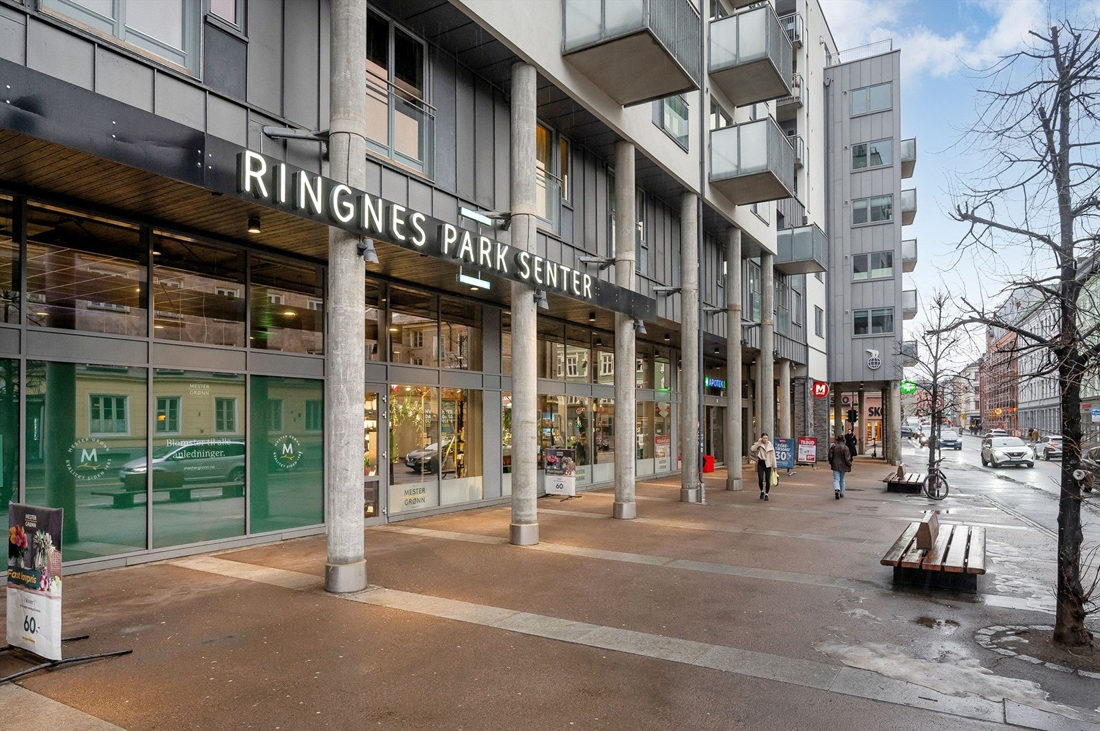 Like rundt hjørnet i Ringnes Park finner du blant annet Ringen Kino - et av Nord Europas mest moderne kinoanlegg, et stort og moderne Sats treningssenter, Meny med godt utvalg, en trivelig gatecafé, frisørsalong, apotek, jernvarehandel m.m. Galleribilde