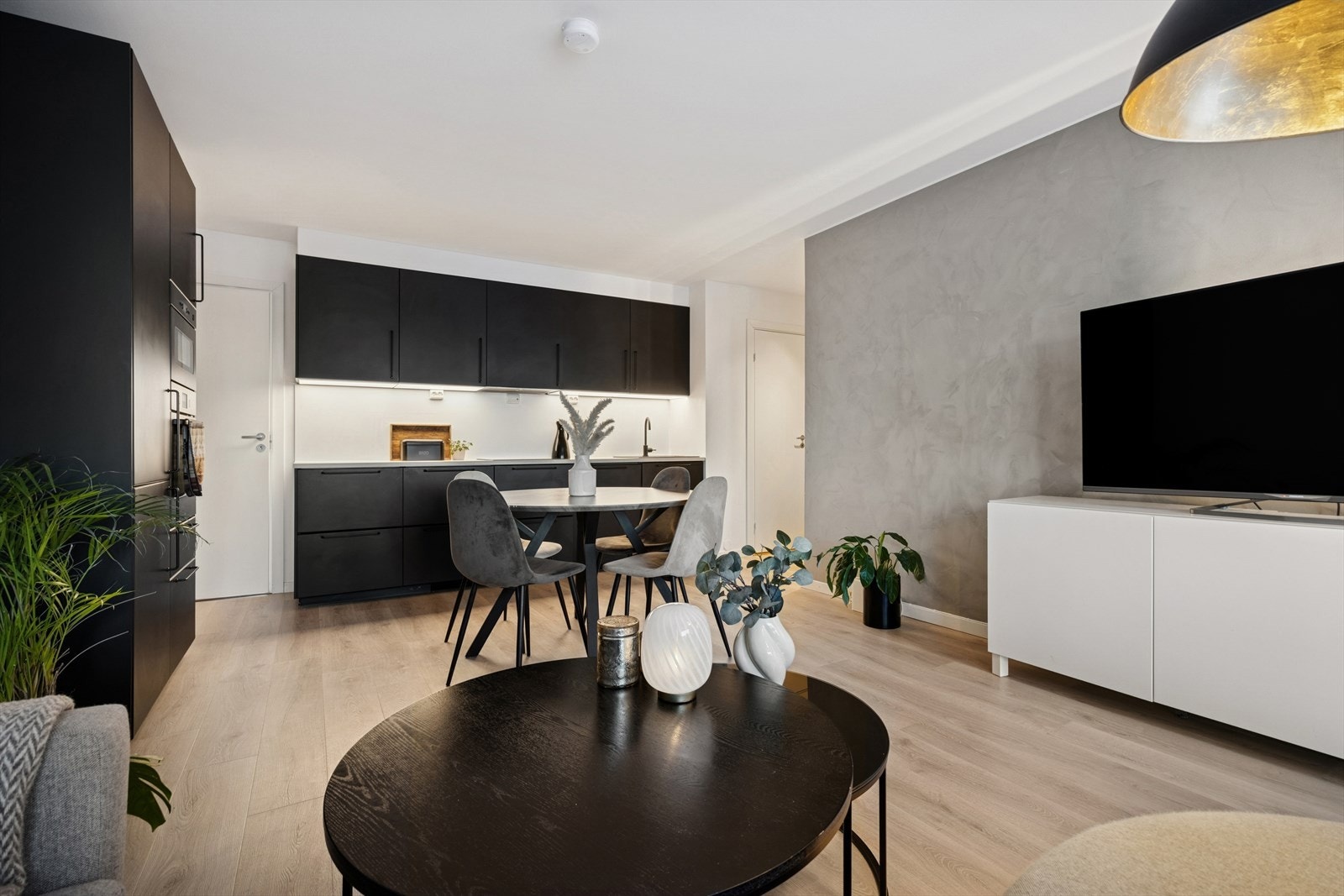 I denne flotte leiligheten kan du bo for kr 4 917,- pr. mnd, i felleskostnader som inkluderer "alt". Galleribilde