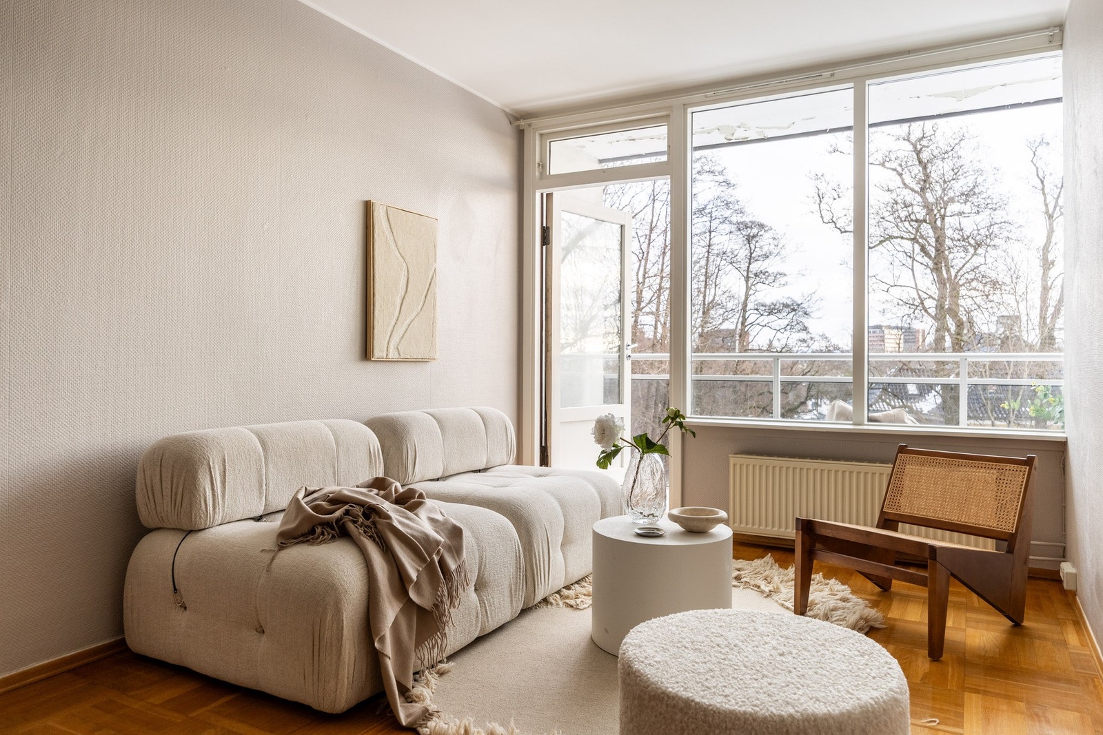 Leiligheten byr på flere gode kvaliteter med egen garasjeplass, flott balkong og god standard. Galleribilde