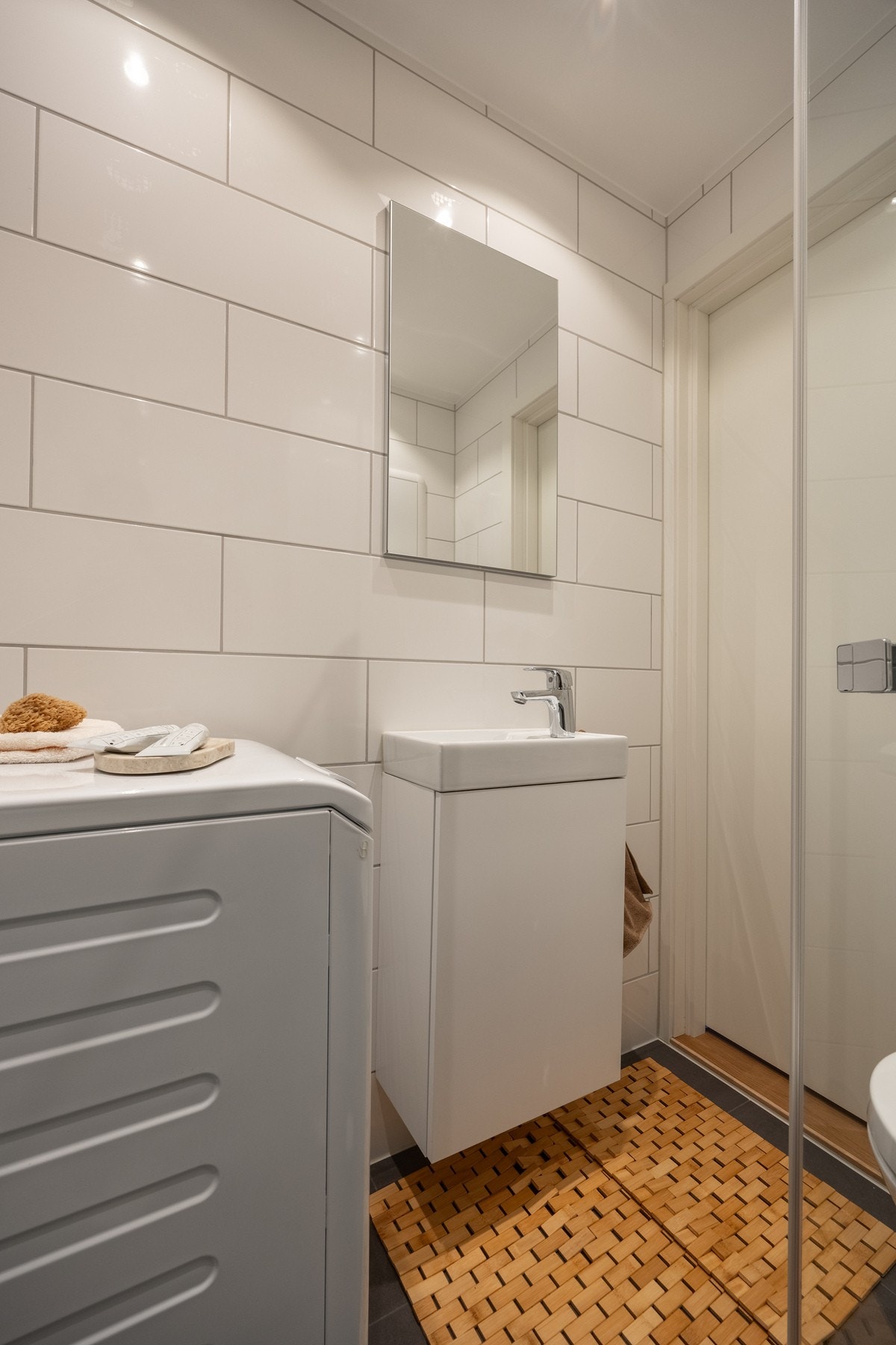 Opplegg for vaskemaskin. Varmtvann er inkludert i felleskostnadene. Galleribilde