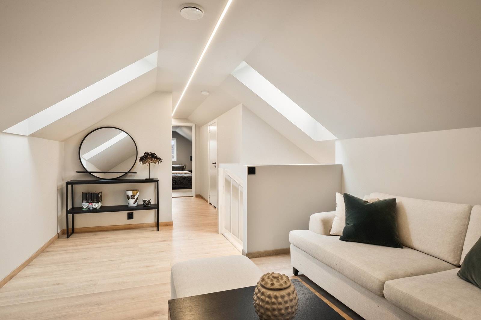 Her kan det møbleres med en koselig sofa og mediemøblement. Galleribilde