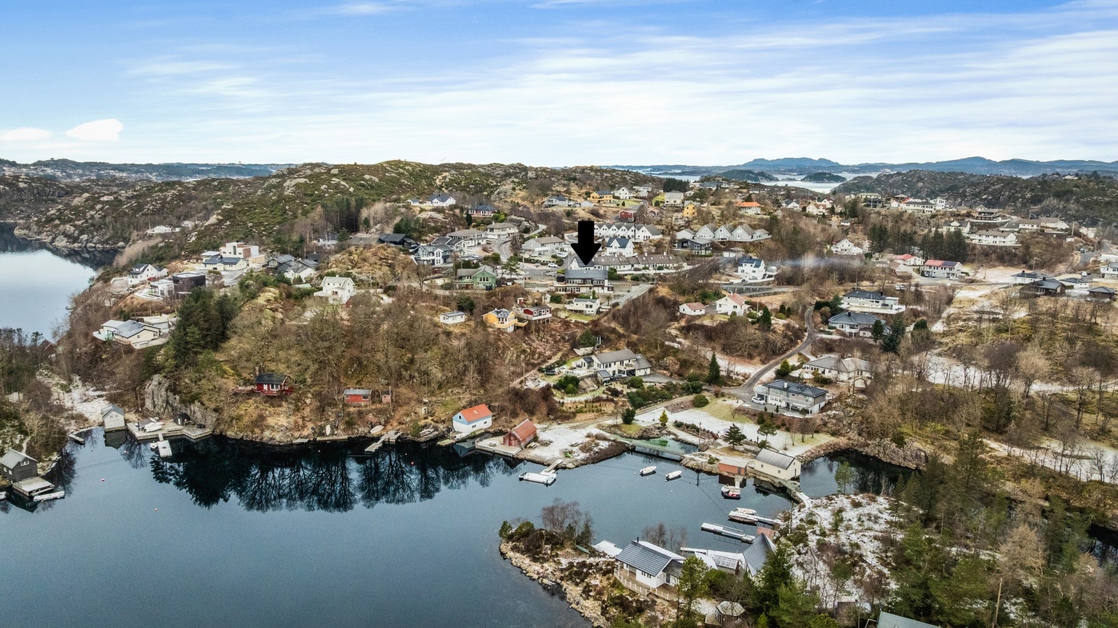 Eneboligen har en meget sentral beliggenhet i det populære Foldnes området. Galleribilde