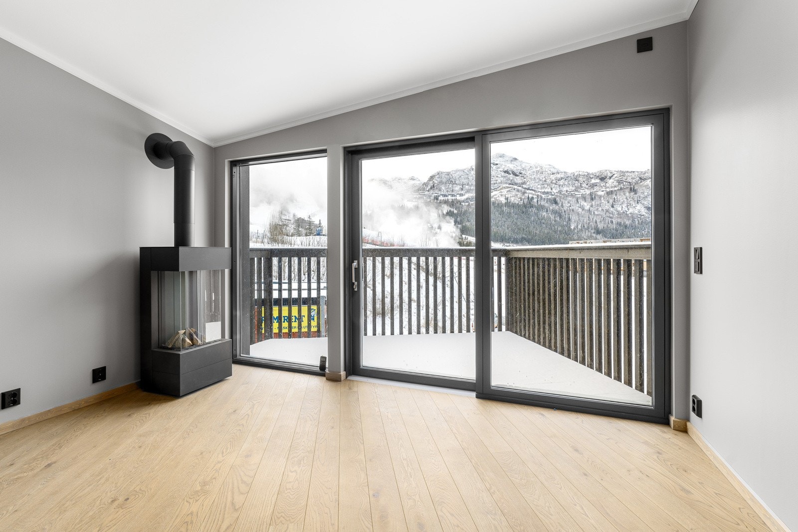 Her er stuen vist uten møbleringsforslag. Galleribilde