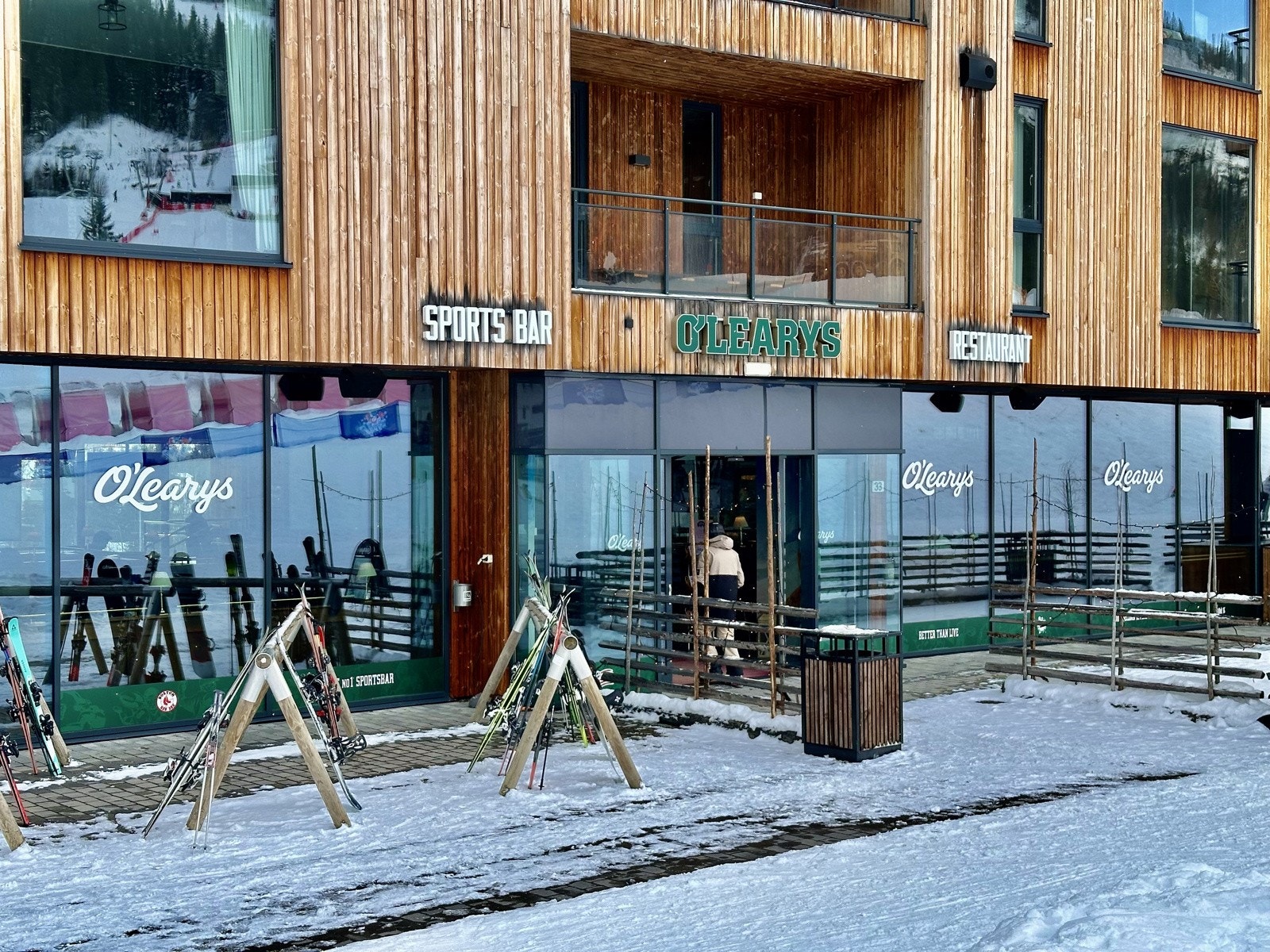 Her kan man spise og drikke godt mens man ser på fotballkampen. Galleribilde