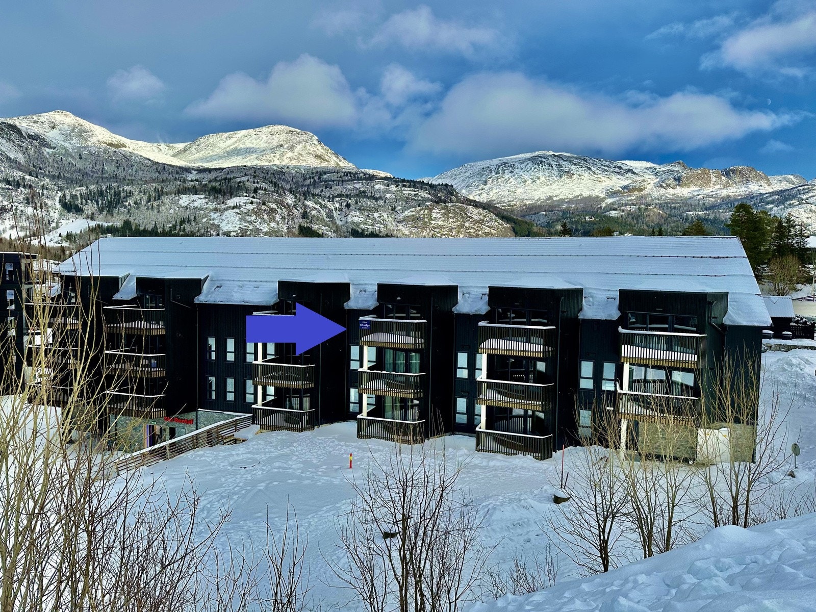 Leiligheten er selveiet og ligger i øverste etasje. Her er det ingen utleieplikt. Galleribilde