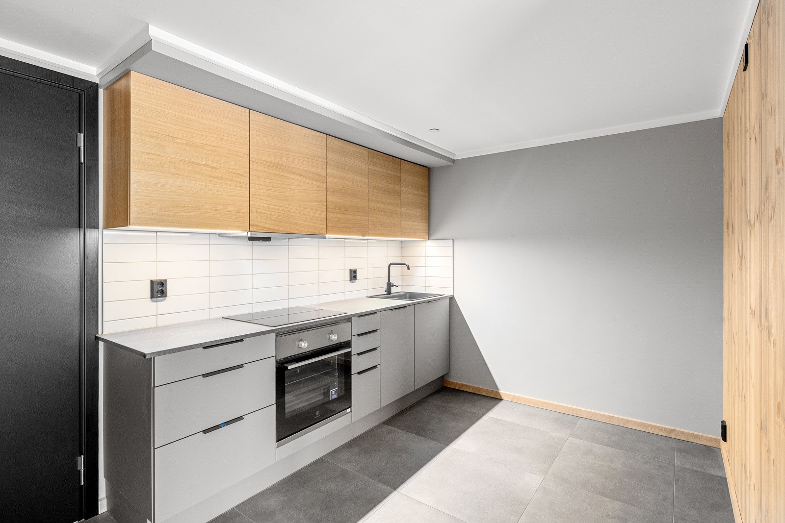 Integrert oppvaskmaskin, koketopp og stekeovn. Galleribilde