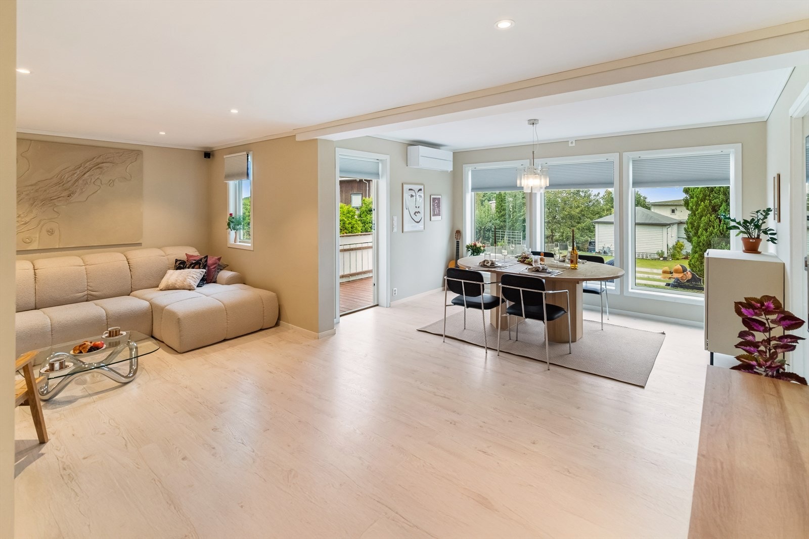 Nordvik har gleden av å presentere Kolbergveien 4a og denne romslige eierleiligheten, innredet m/bl.a. 3 soverom, stor stue, kjøkken og bad/wc/vaskerom. Foto: Fotograf Magik. Galleribilde