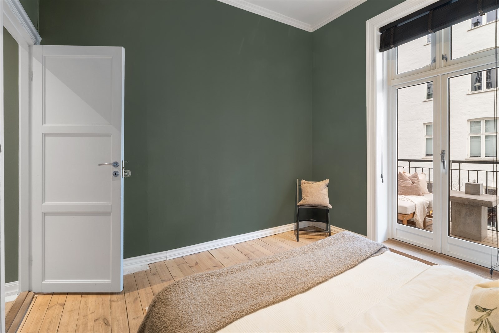 God plass til garderobeskap for oppbevaring. Galleribilde