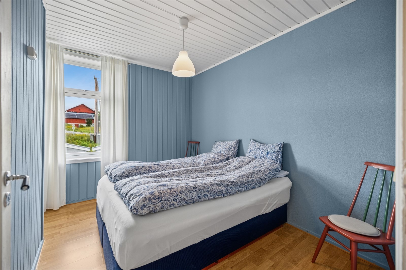 Hovedsoverommet ligger i leilighetens hovedplan (andre etasje). Galleribilde