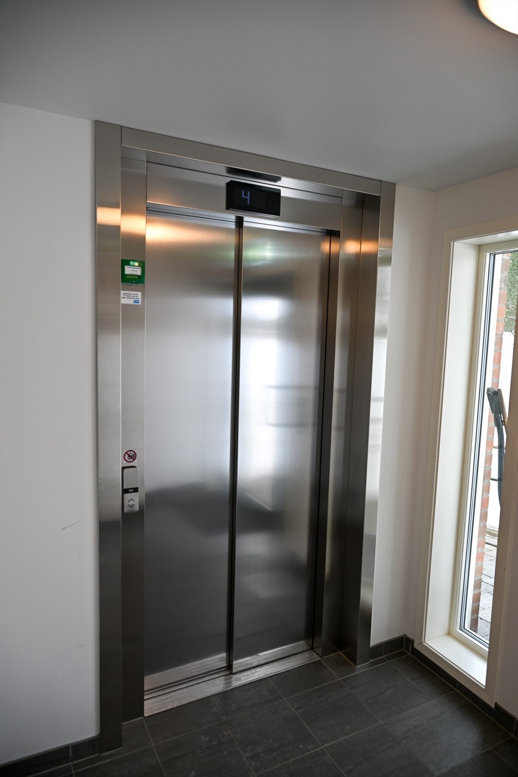 Det er nylig installert heis i borettslaget. Enkel adkomst til leiligheten. Galleribilde
