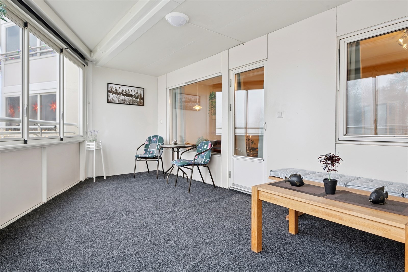 Den store vestvendte balkongen på 15 m² fungerer som et ekstra oppholdsrom store deler av året. Galleribilde