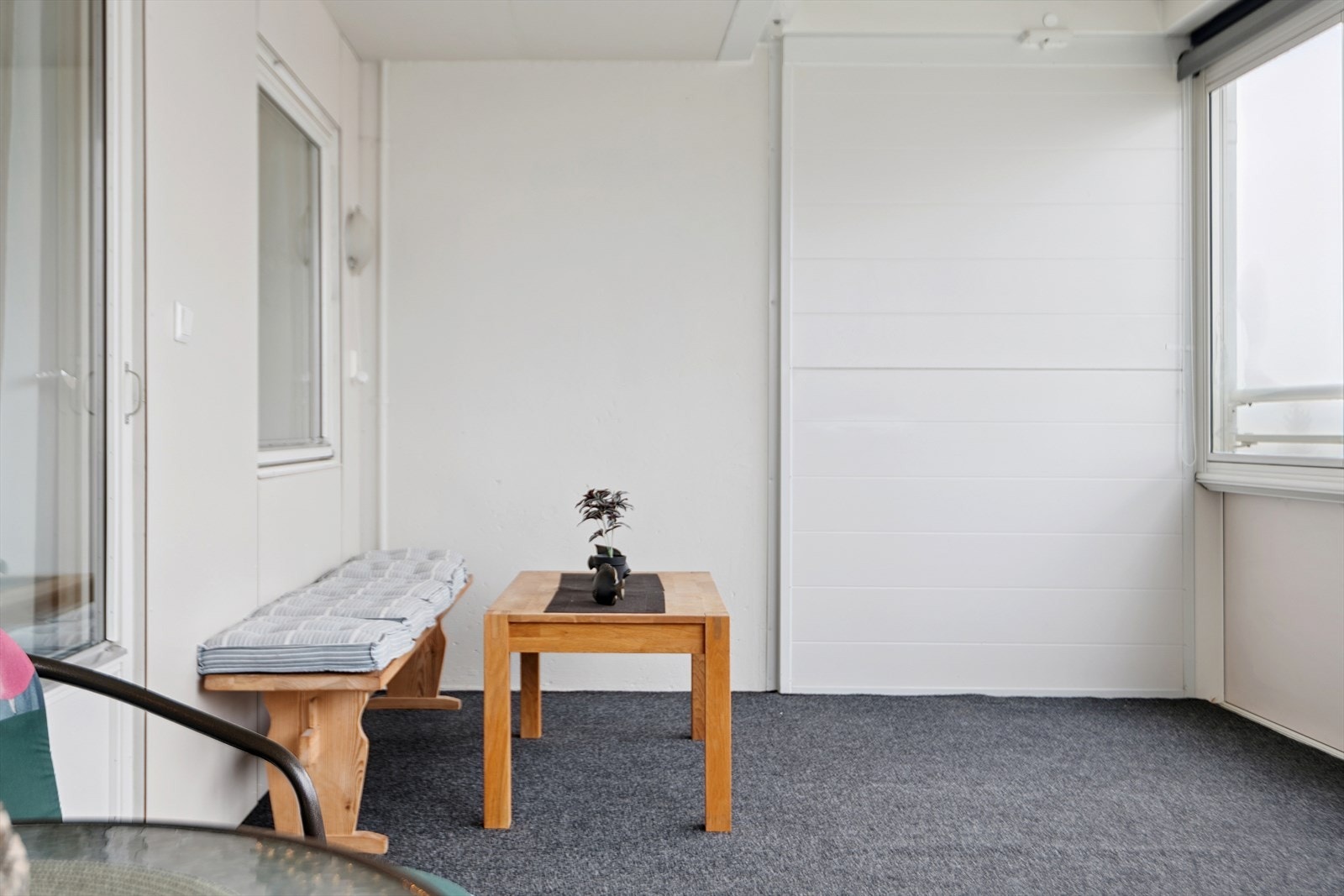 Innglassingen har en praktisk skyvefunksjon som gjør det enkelt å åpne opp på varme dager. Galleribilde