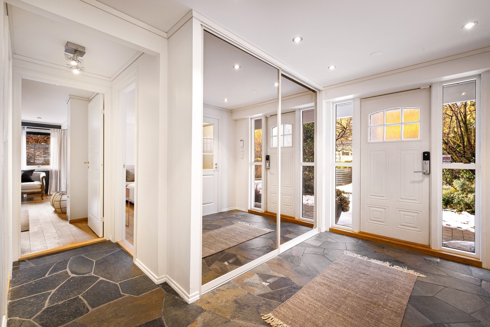 Godt med garderobeskap. Galleribilde