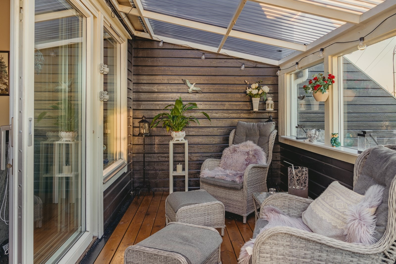 Den overbygde utestuen gjør at altanen kan brukes året rundt. Galleribilde