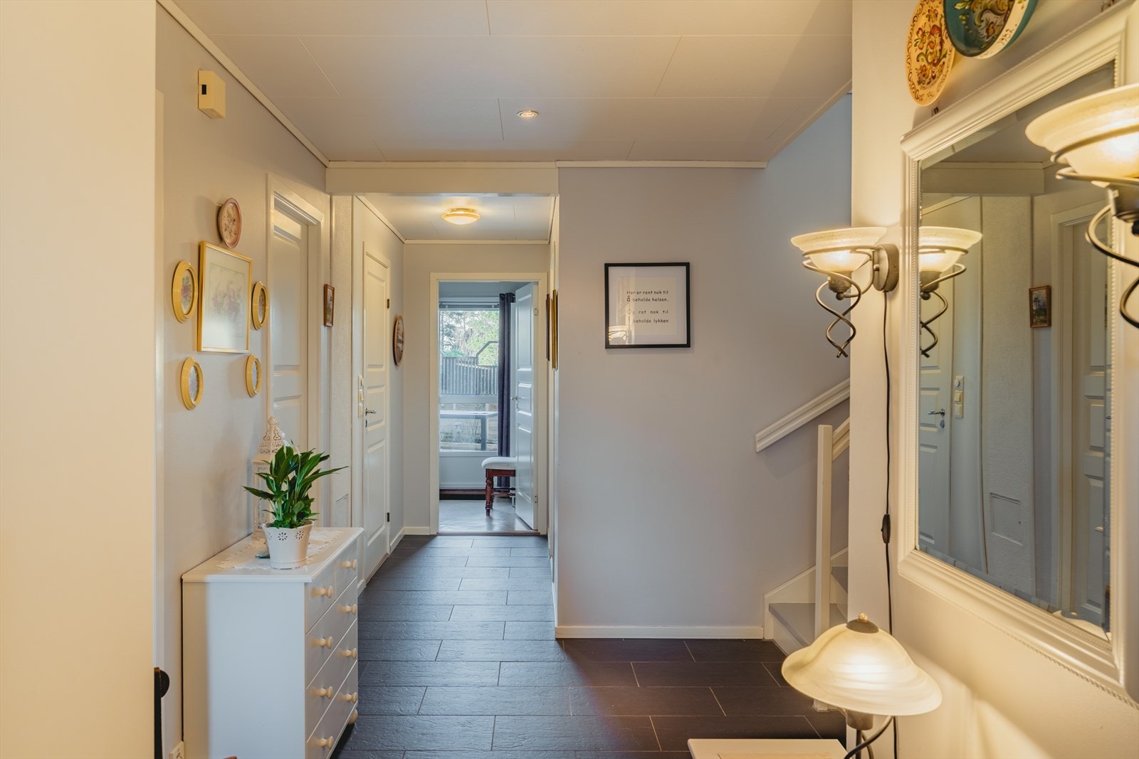 Gangen knytter rommene sammen på en god måte. Galleribilde