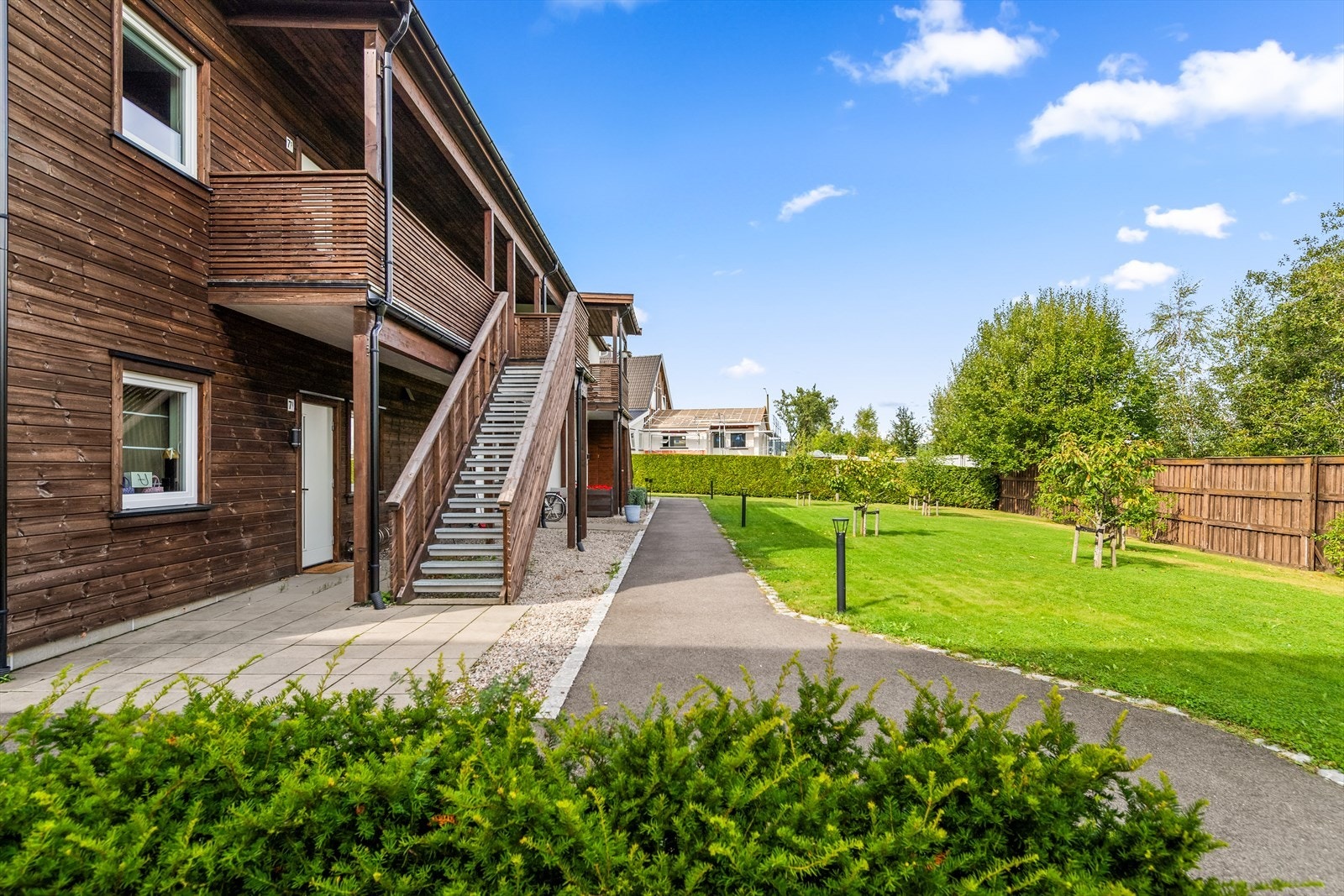 Sem Hageby er et trivelig sameie med asfalterte stier som gir enkel tilgang gjennom området. Galleribilde