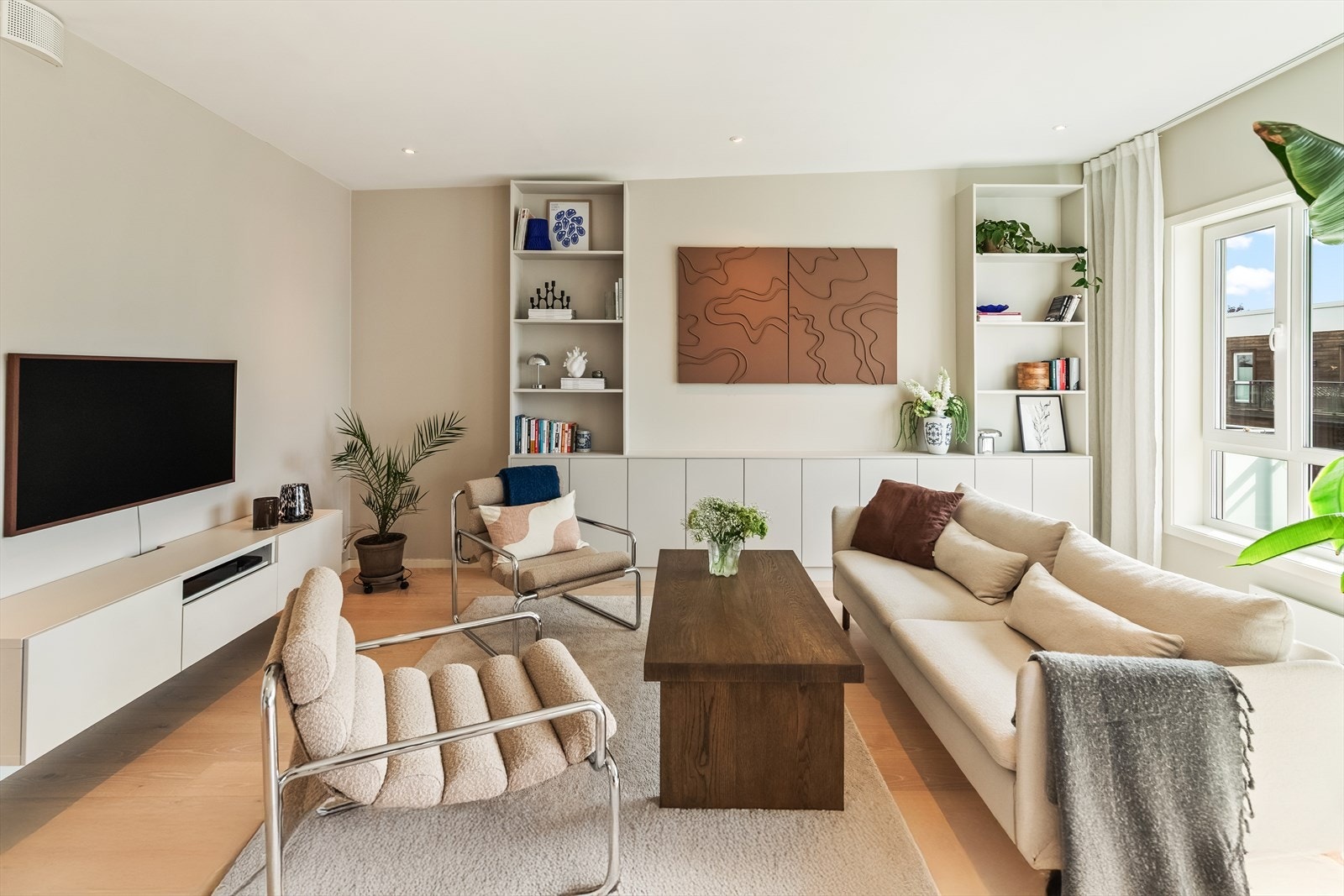 Boligen er utstyrt med balansert ventilasjon med varmegjenvinning som sikrer et godt inneklima. Galleribilde