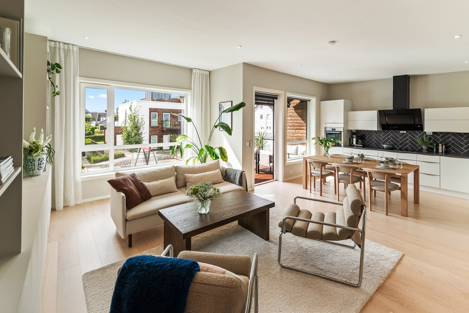 Leiligheten ligger i byggets øvre etasje og rommer hele 84 kvm. Galleribilde