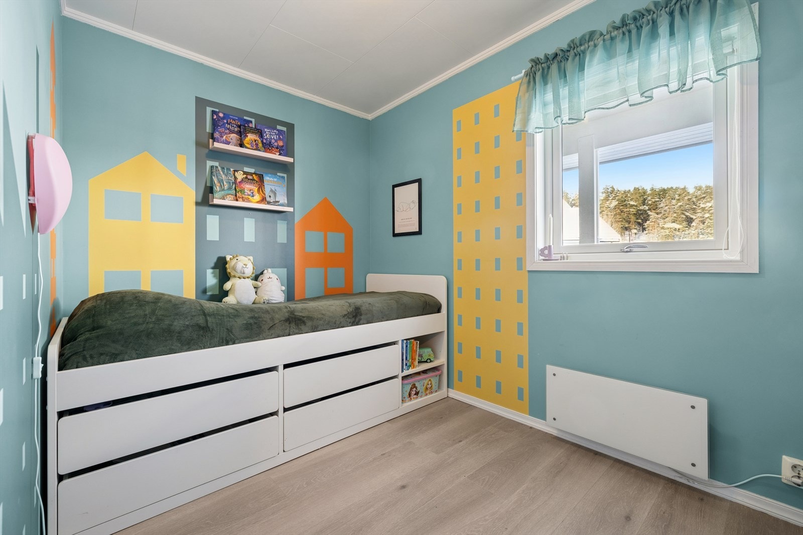 Det andre soverommet egner seg godt som barnerom, gjesterom eller kontor. Galleribilde