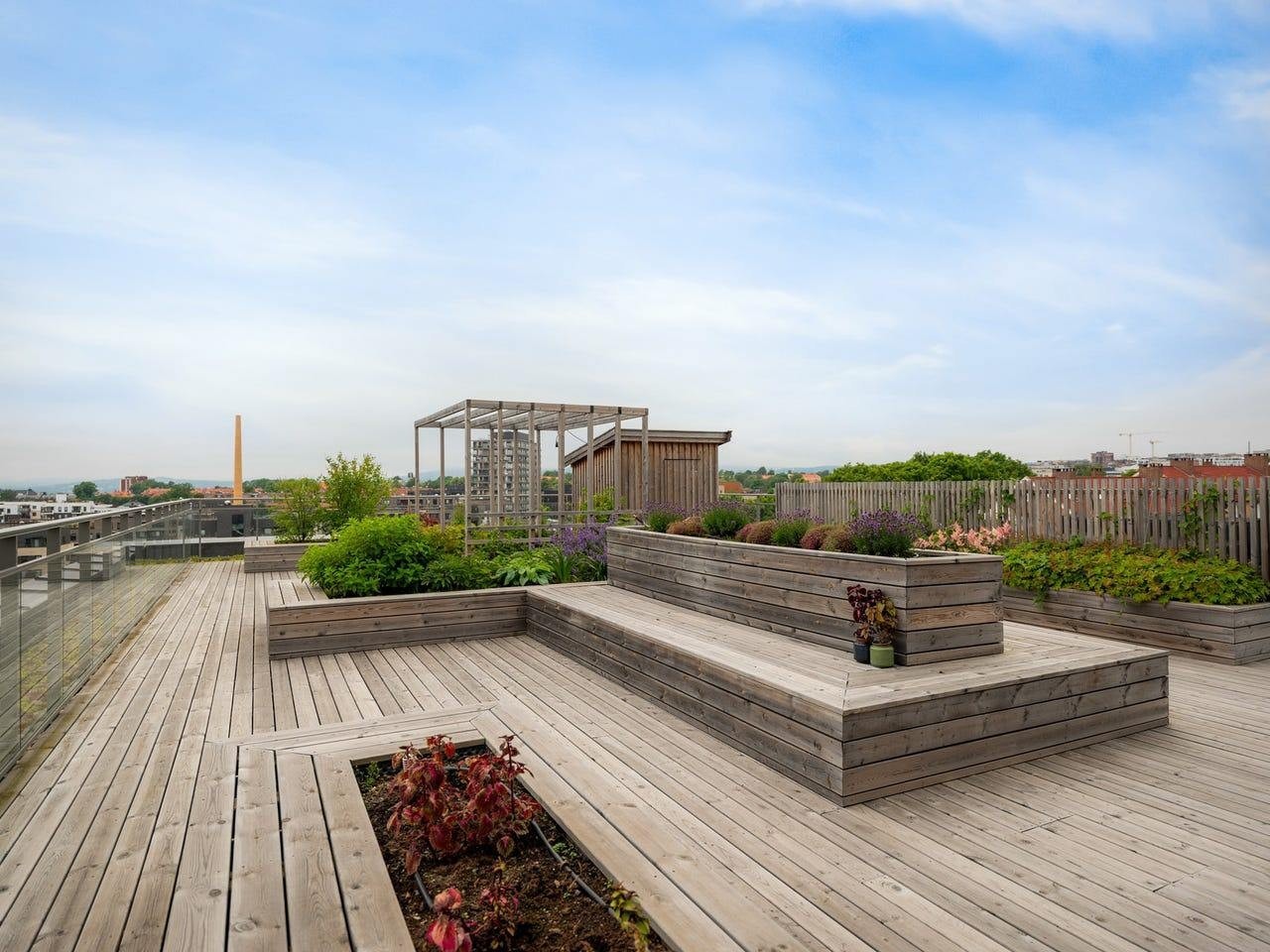Borettslaget har i tillegg fasiliteter som felles sykkelbod og flott takterrasse, samt tilgang til barnevognparkering i naboblokken Galleribilde