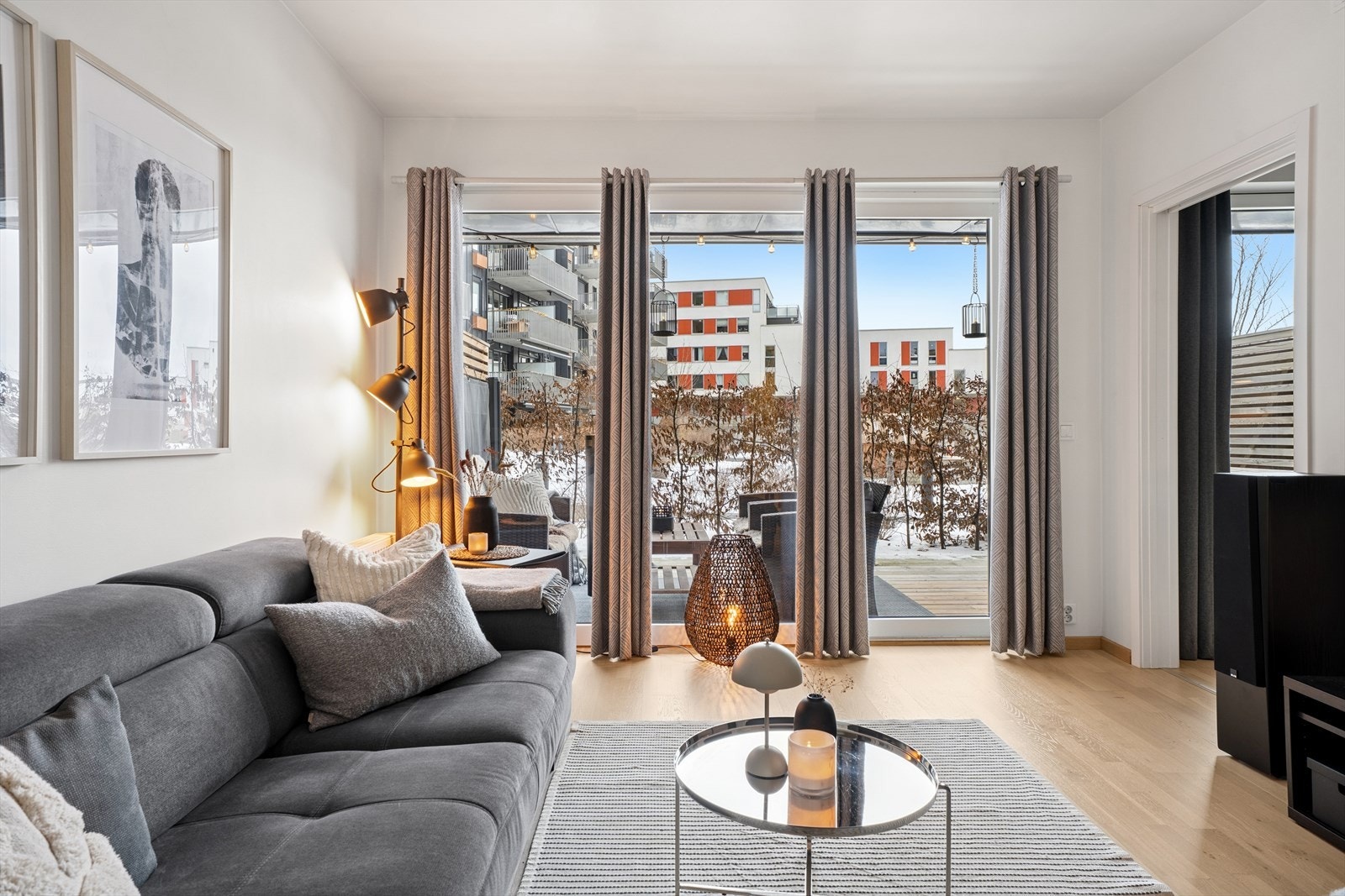 Velkommen til denne moderne 2-roms leiligheten, sentralt beliggende på populære Ensjø, med kort avstand til både natur og byliv Galleribilde