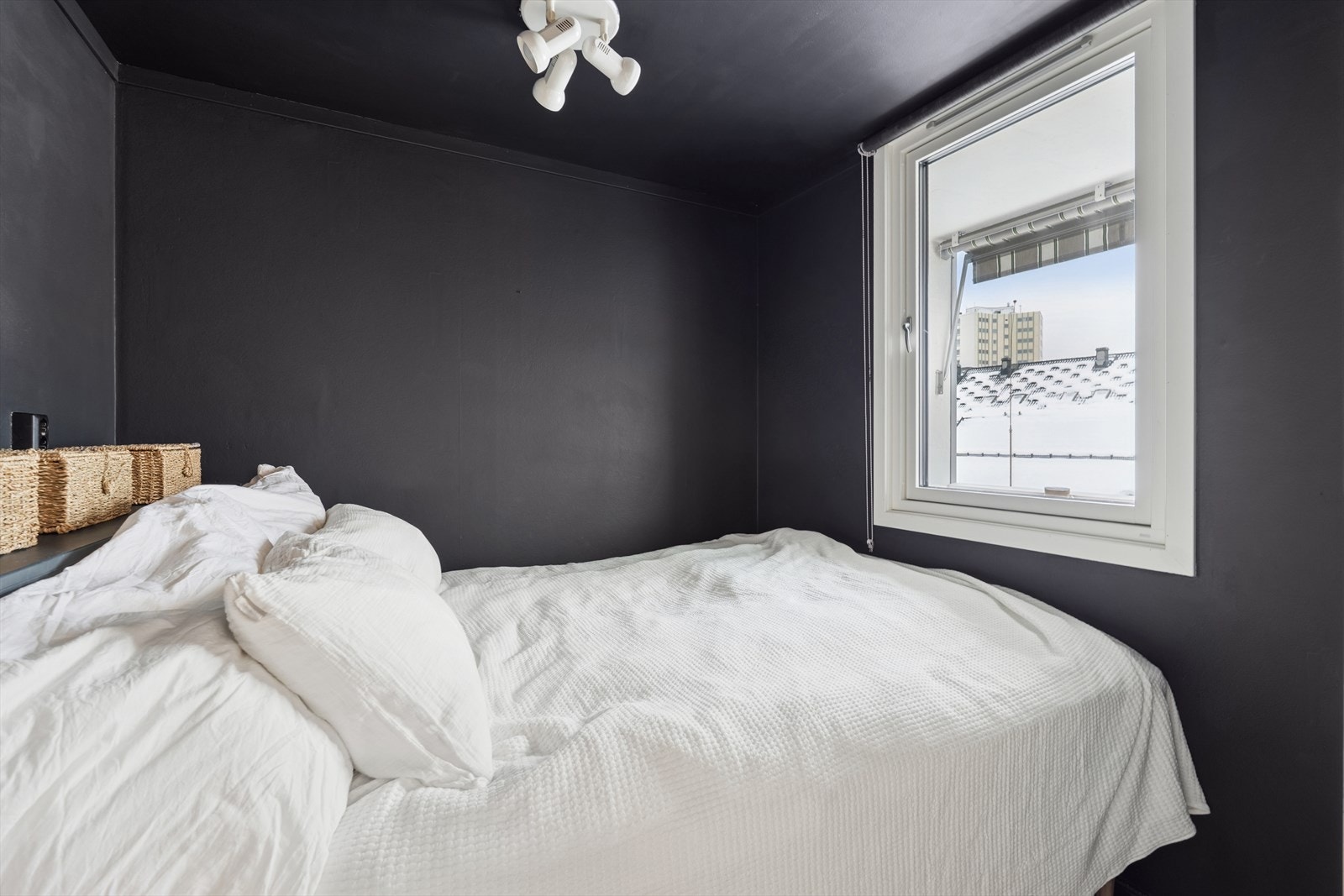 Soverommet er adskilt fra stuen og har plass til dobbeltseng. Galleribilde