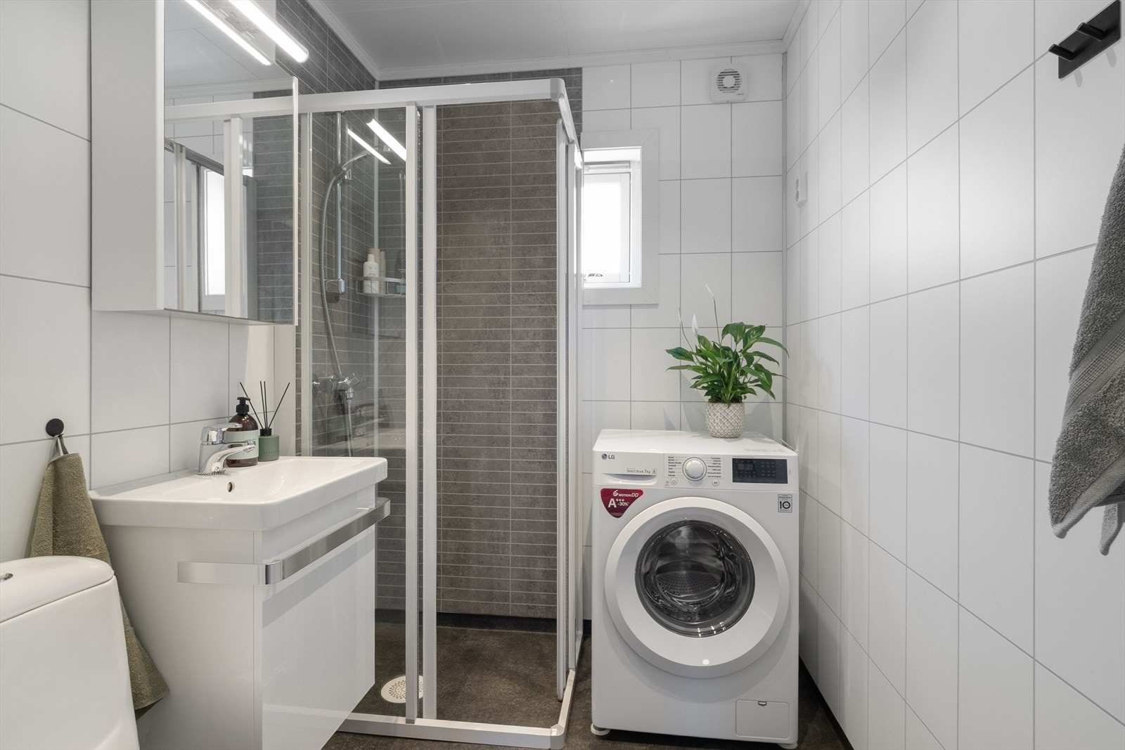 Badet ble oppgradert i 2015 og har et stilrent uttrykk. Galleribilde