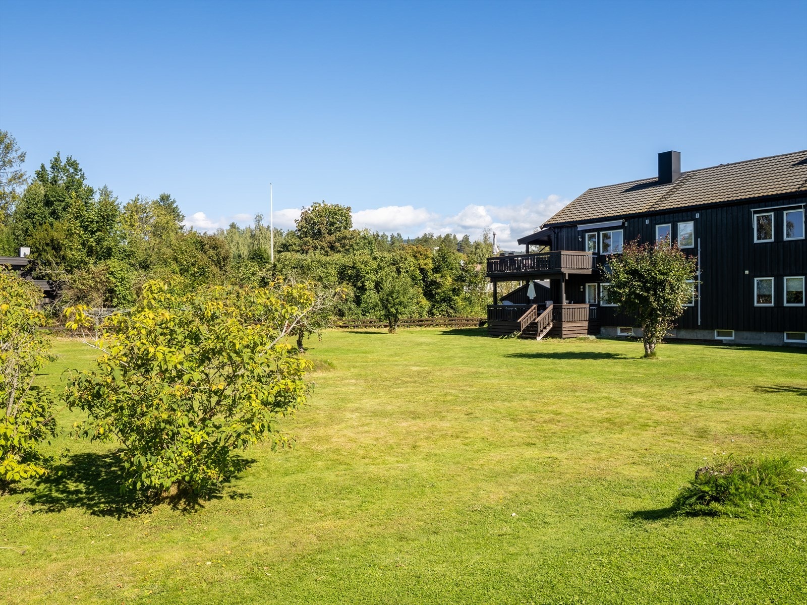 Her er det god plass til lek og uteaktiviteter. Galleribilde