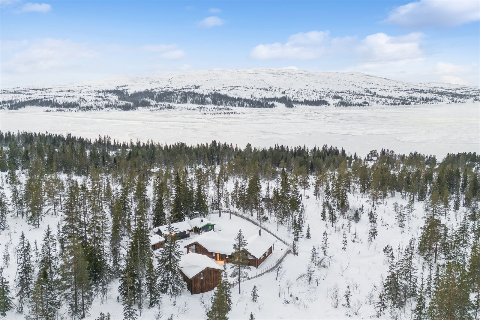Meråker kan også tilby fine toppturer, og familievennlige stier og bærterreng. Galleribilde