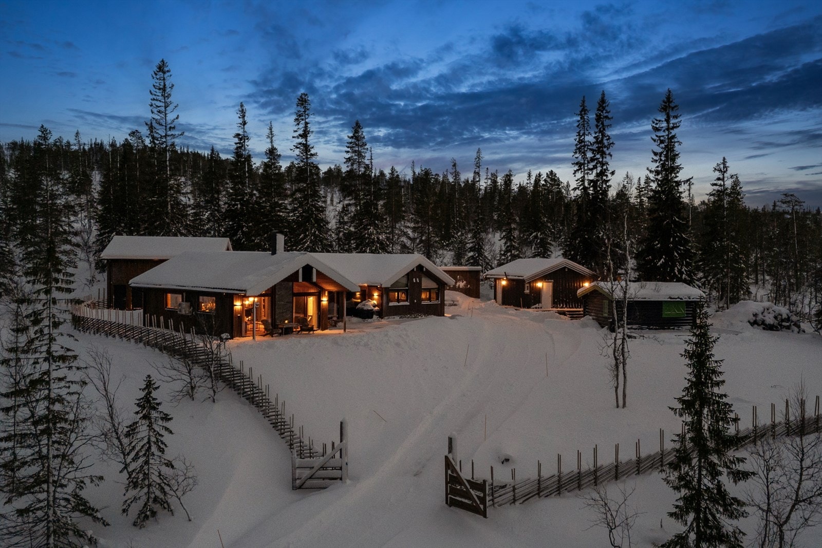 En særdeles flott fritidseiendom oppført i 2024 med tomt på hele 1124 kvm. Galleribilde