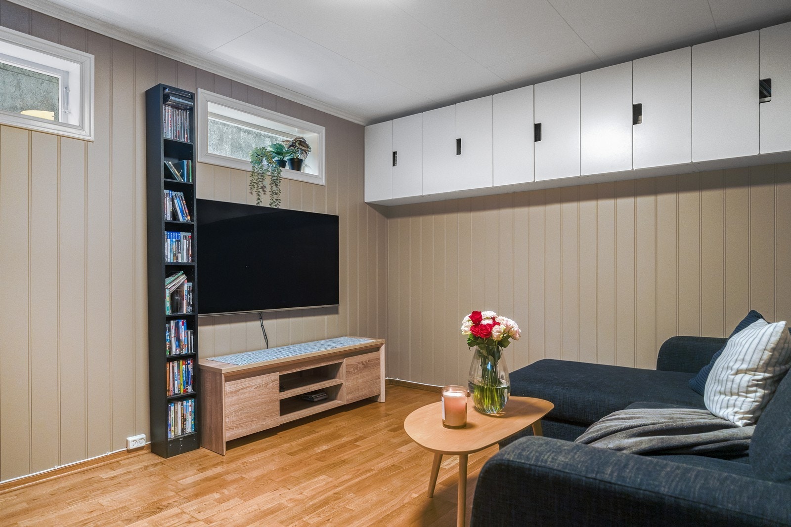 Koselig kjellerstue - et perfekt tilleggsrom for både store og små (rommet er ikke godkjent ref. pkt. ferdigattest). Galleribilde