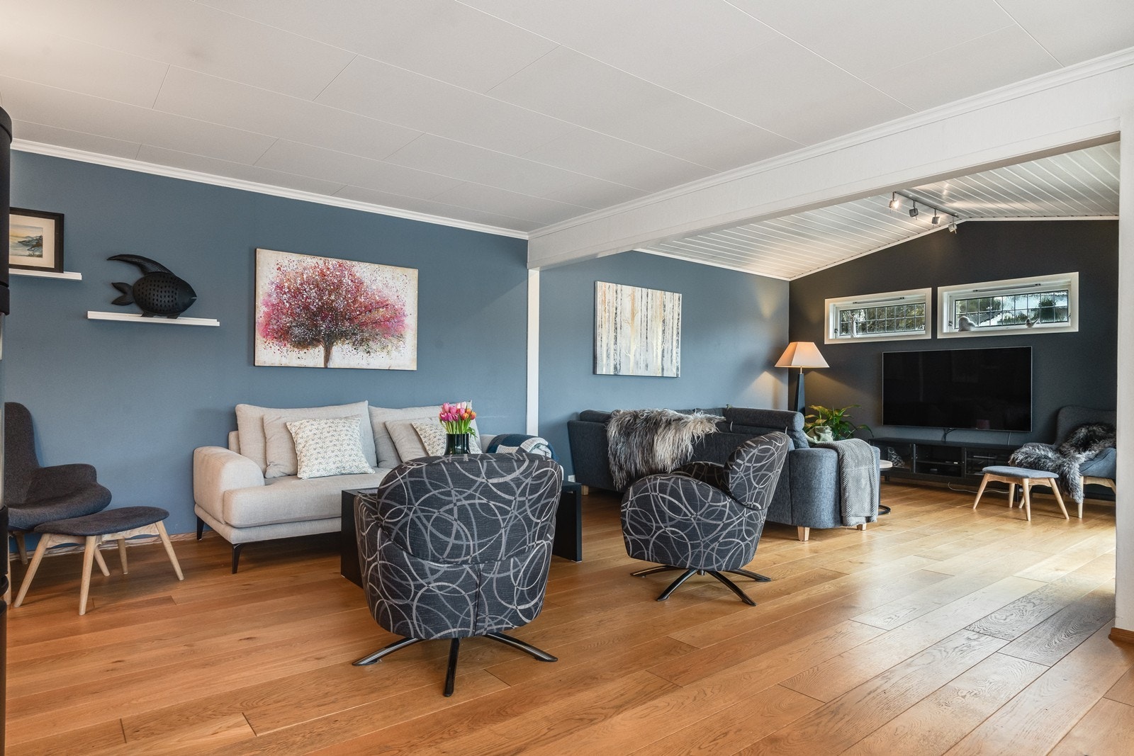 De ulike sonene i stuen glir naturlig over i hverandre og skaper en god romfølelse. Galleribilde