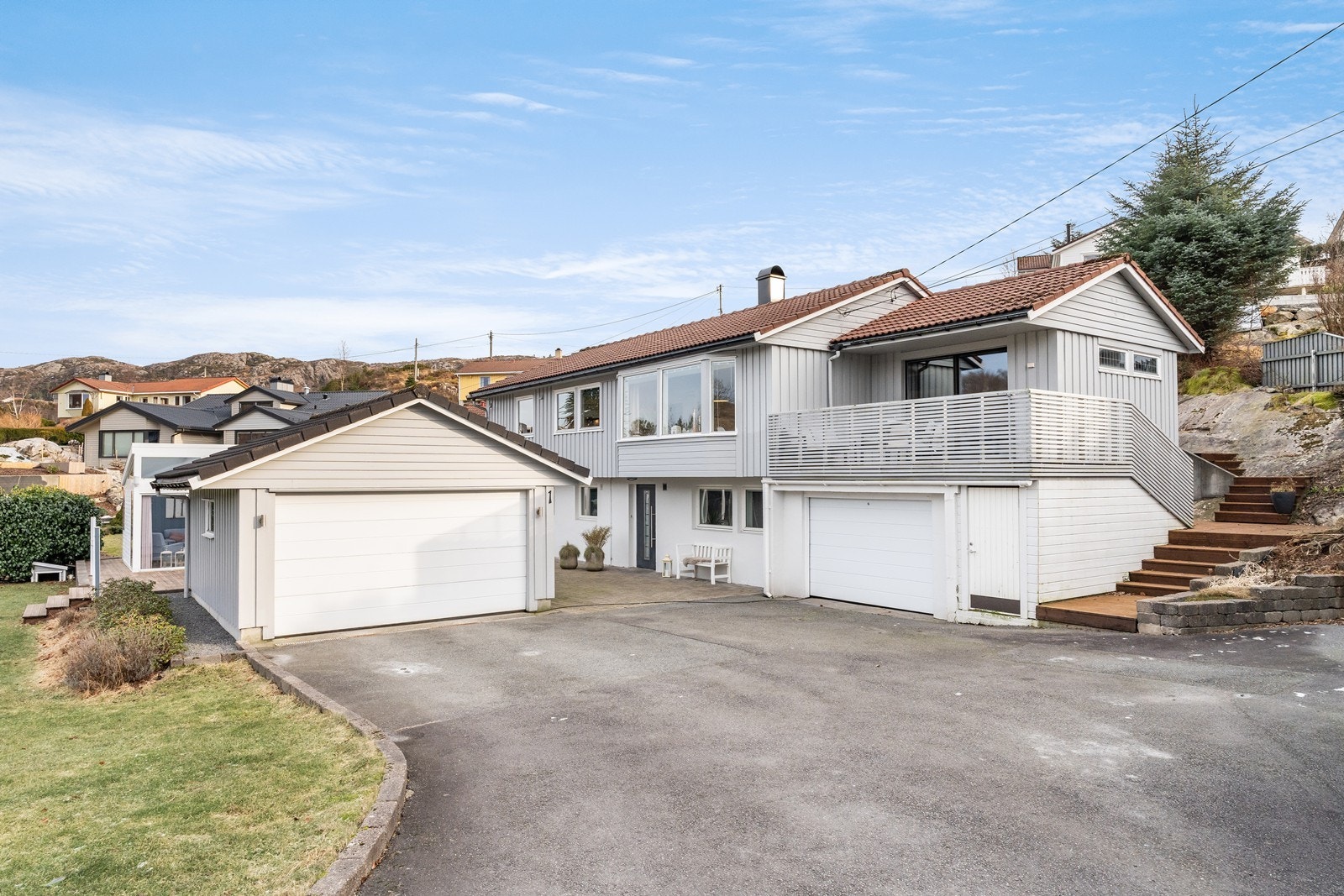 En flott, innholdsrik enebolig beliggende i vært populært boligområde. Galleribilde