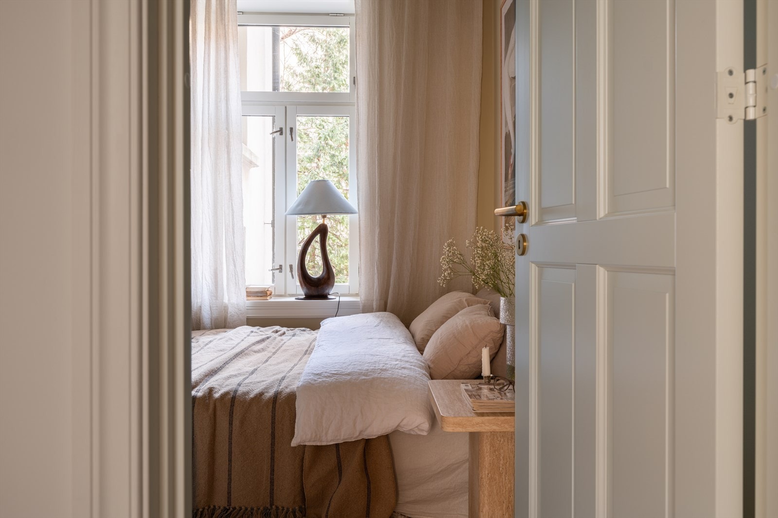 Leiligheten har totalt to soverom. Begge vender mot indre gårdsrom. Galleribilde