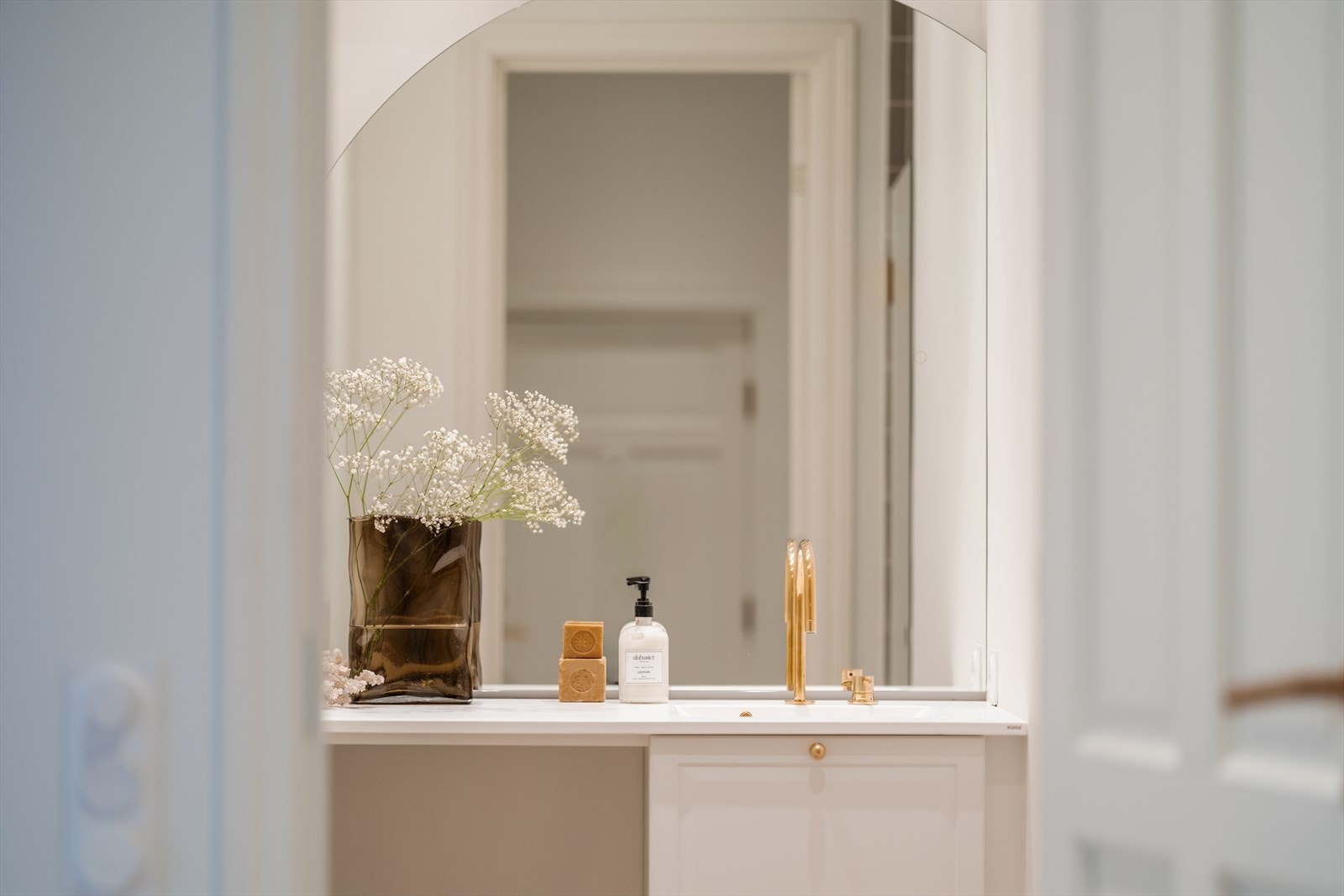 Badet er rett og slett rålekkert. Helt nyoppusset i 2025/2026. Galleribilde