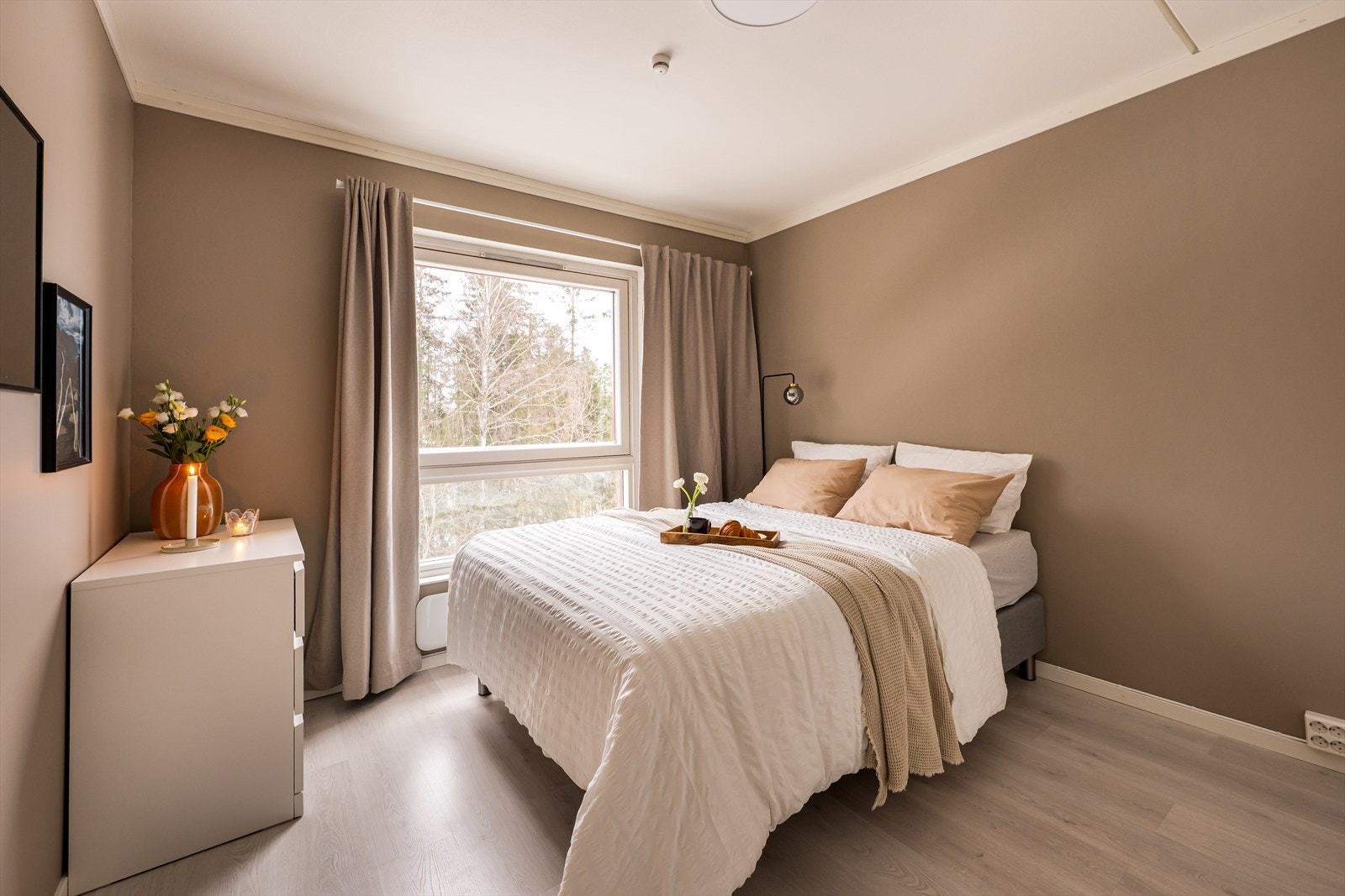 Leiligheten har 3 soverom av god størrelse. Alle soverommene har garderobeskap. Galleribilde