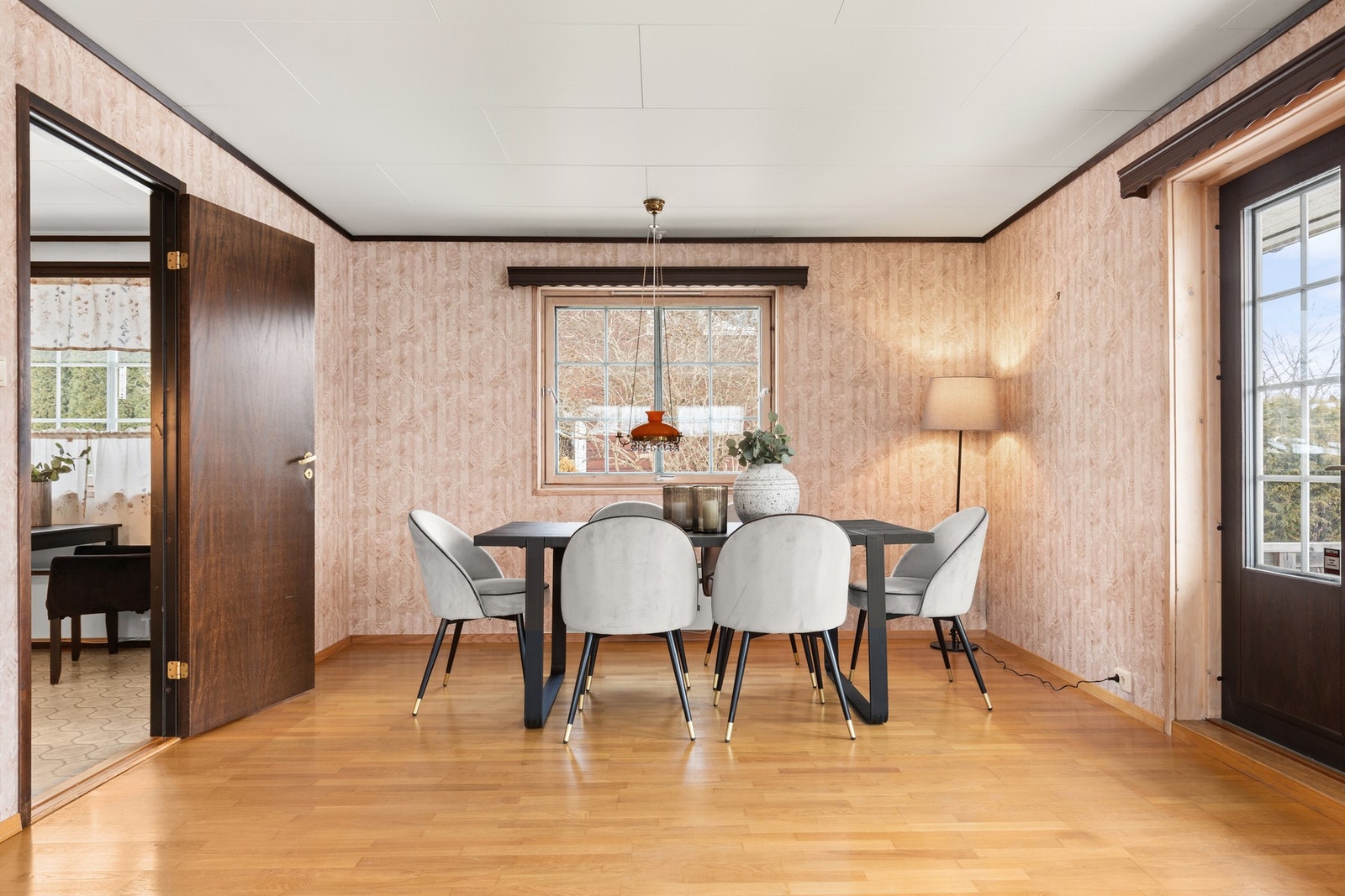 God plass til spisestue Galleribilde