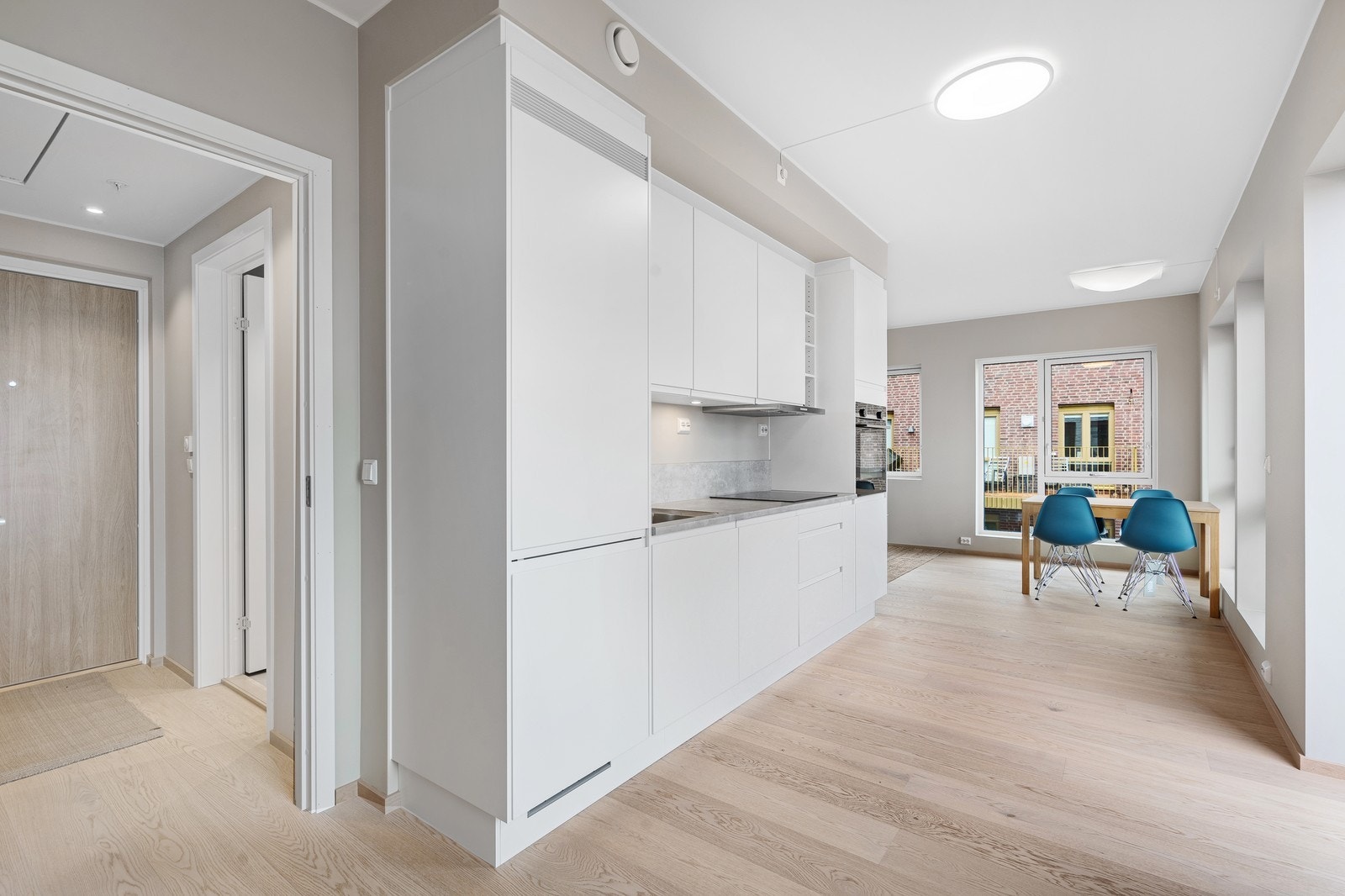 Kjøkken med integrerte hvitevarer Galleribilde