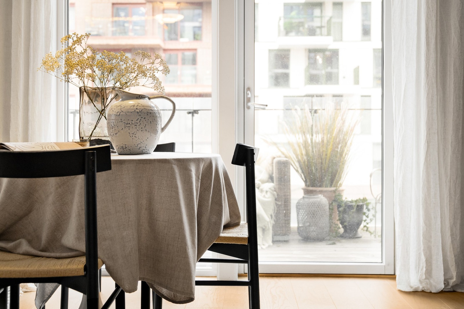 God plass til spisekrok på kjøkkenet. Adkomst til balkong Galleribilde