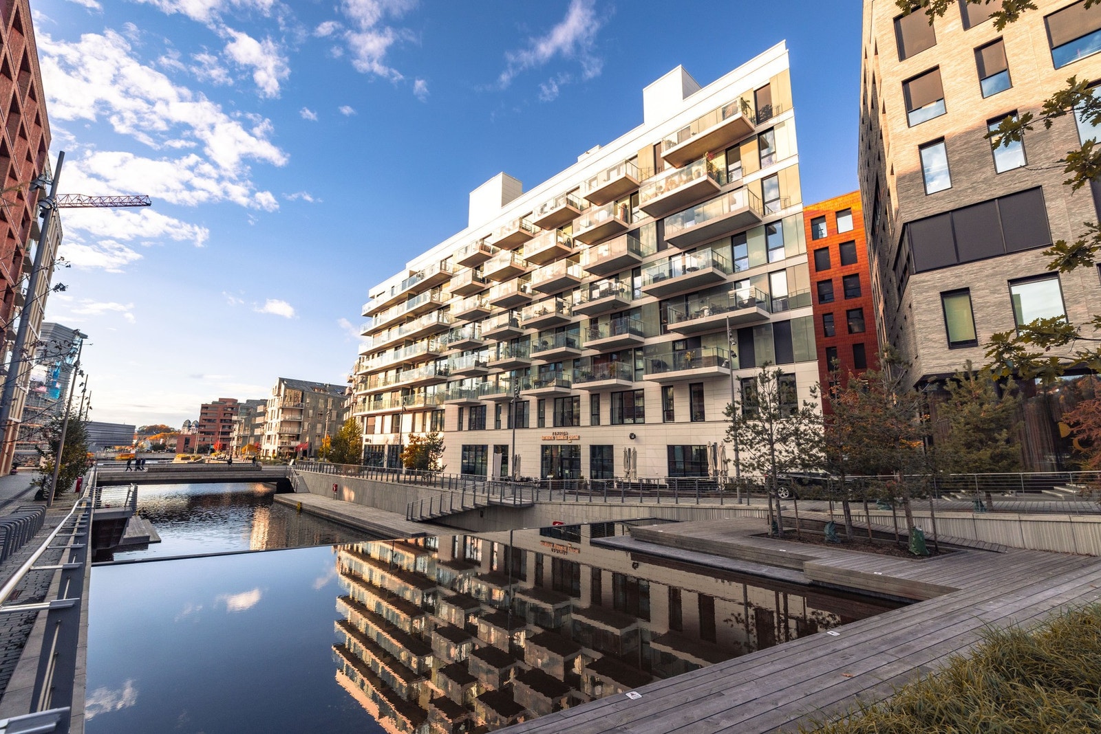 Sameiet ligger like I vannkanten og ved Bjørvikas nydelige promenader. Galleribilde