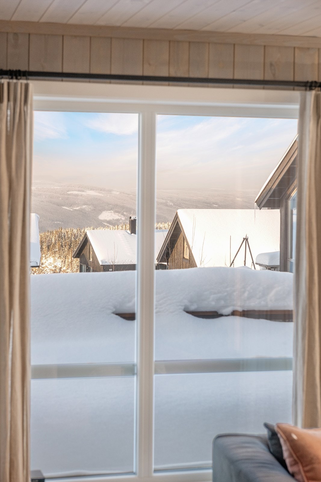 De store vindusflatene bevarer utsikten Galleribilde