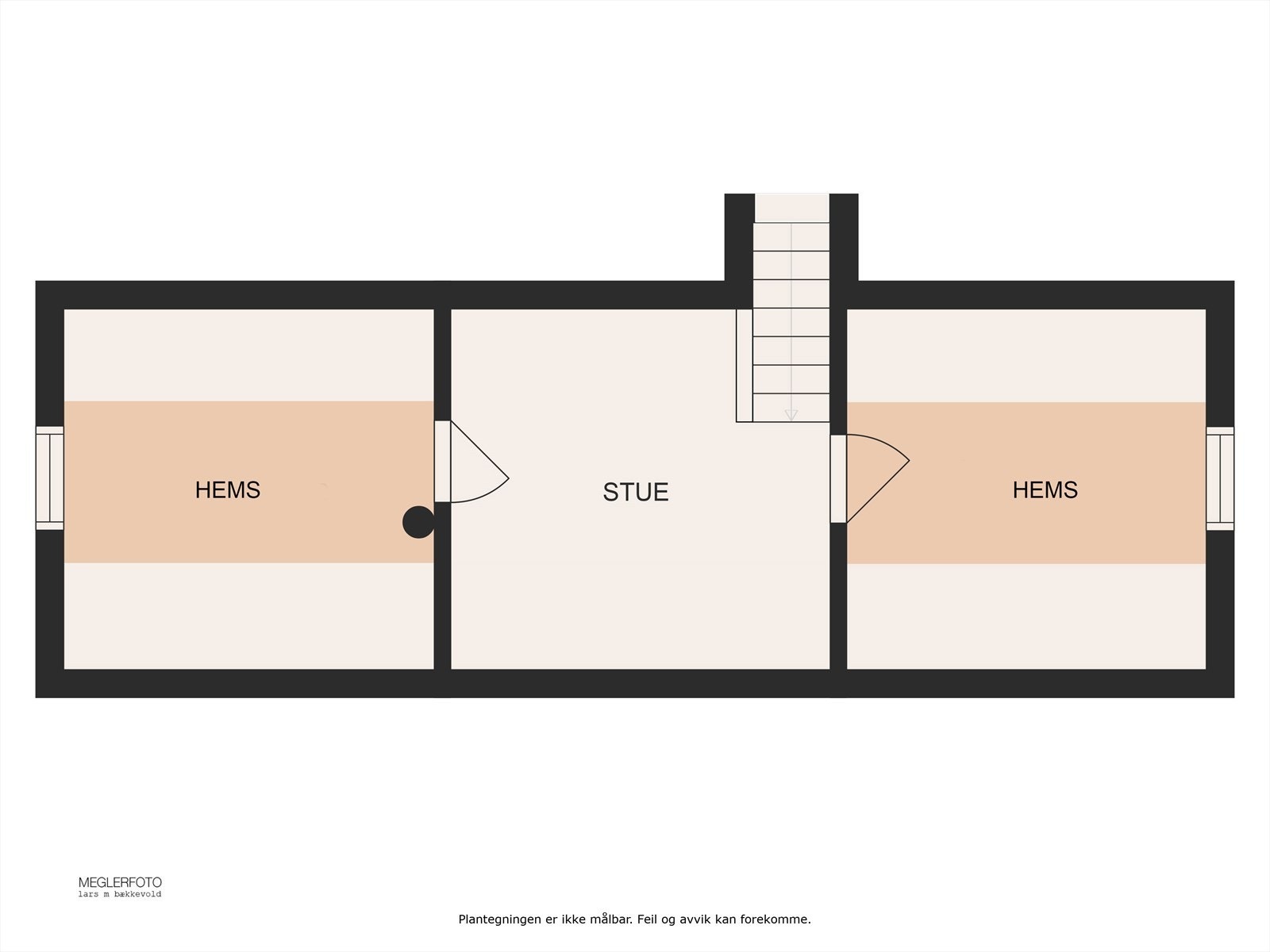 Hemsen har et gulvareal på 35 m² fordelt på tre hemsrom. Galleribilde