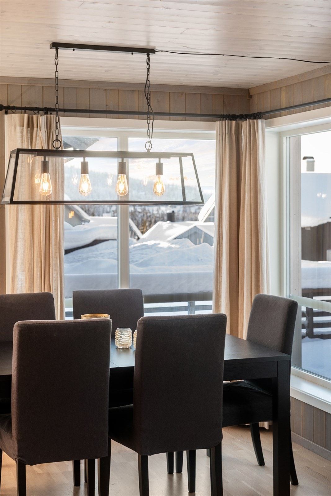 Gjennomtenkte belysningsløsninger bidrar til en god atmosfære i rommet. Galleribilde