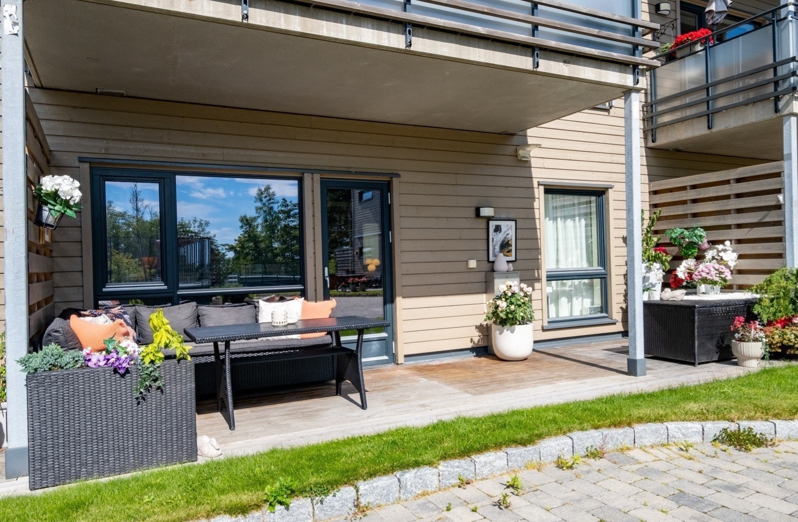 Nydelig sydvendt uteplass Galleribilde