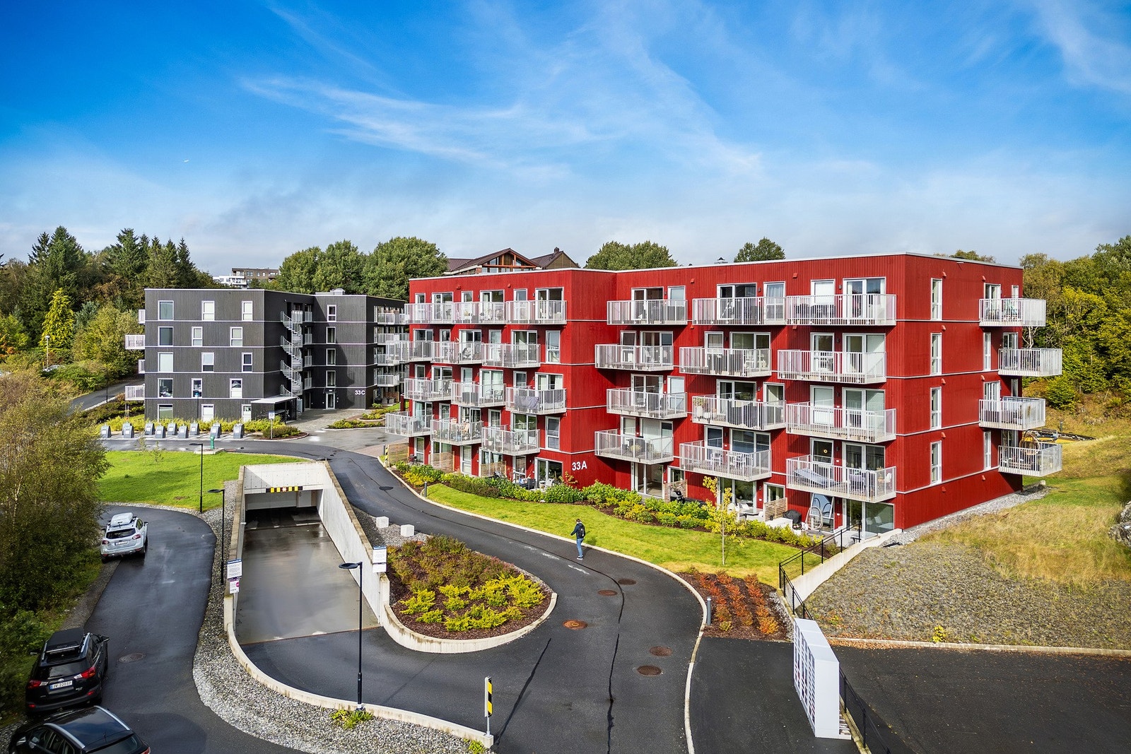 Boligen ligger fint til med gode solforhold og kort vei til buss og bybane. Galleribilde